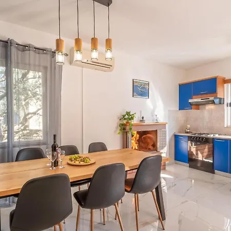 Casa vacanze Beautiful In Gradina With Kitchen *